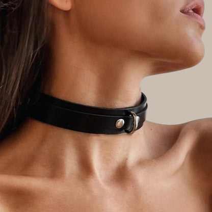 Sexy Adjustable Synthetic Leather Bondage collar with Chain-like Strap - Extreme Fetish neck cuffs for Adults, Role-Play, Formal Events - Easy-to-Clean Synthetic Material (Non-Washable) - Matte Black BDSM Accessory, Romantic (Copy)